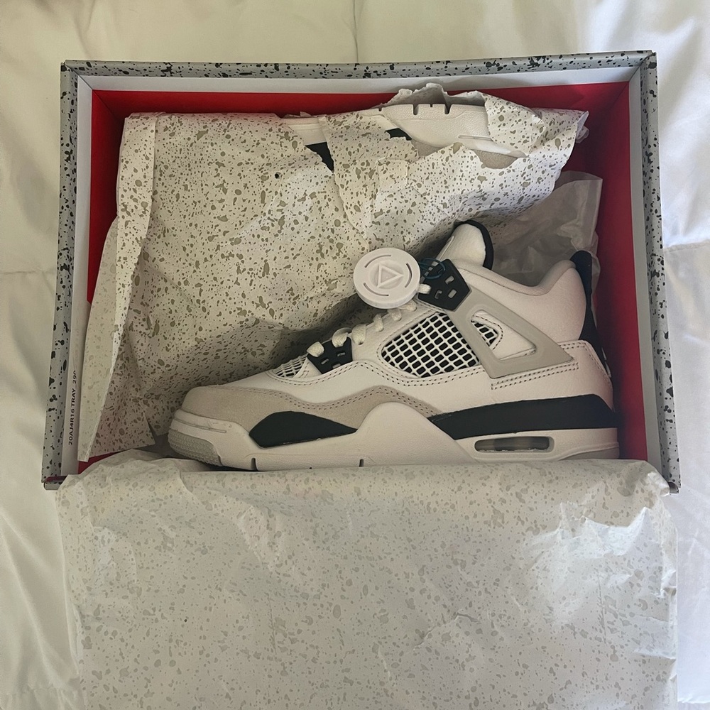 Jordan 4s military black